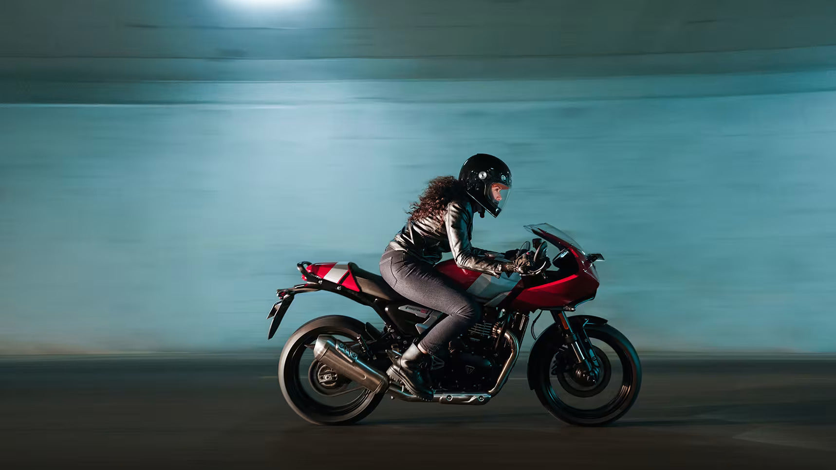 The Legend Reborn: Triumph Announces the NEW Thruxton 400!