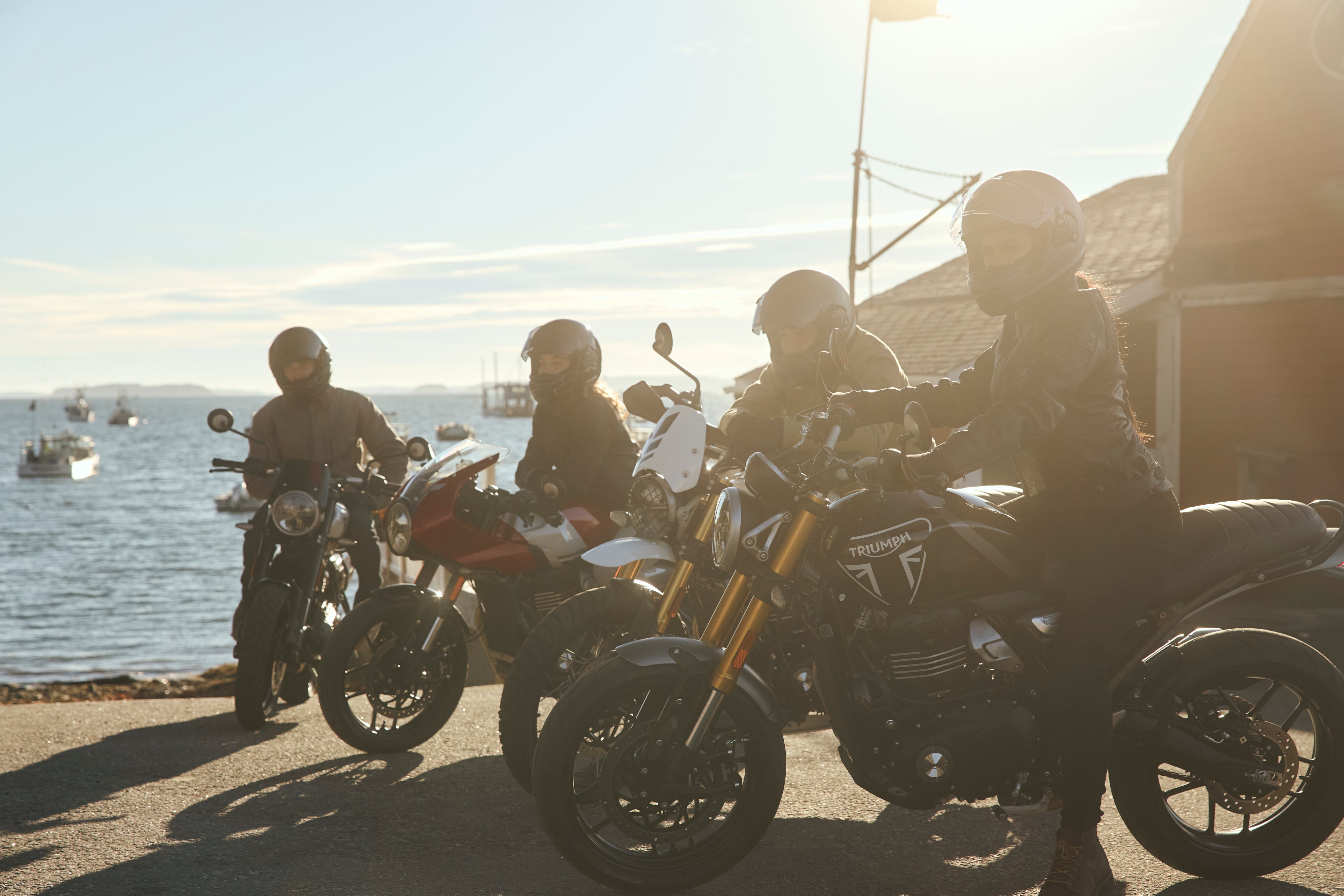 Triumph Unveils the New Tracker 400 and Thruxton 400