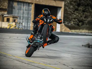 THE 2024 KTM 990 DUKE HITS THE BULLSEYE WITH SNIPER-LIKE ACCURACY