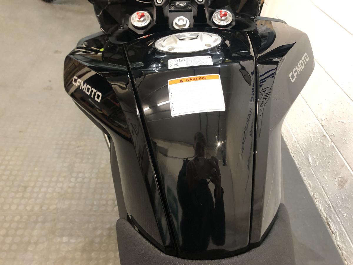910