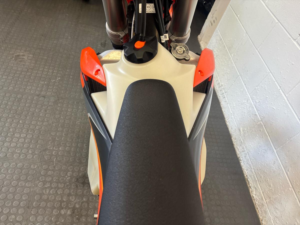 9183