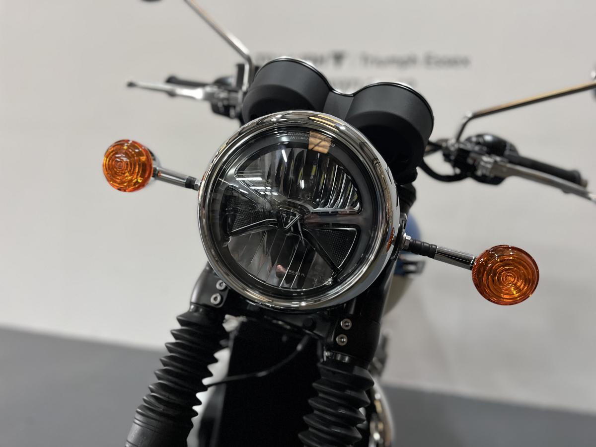 9435