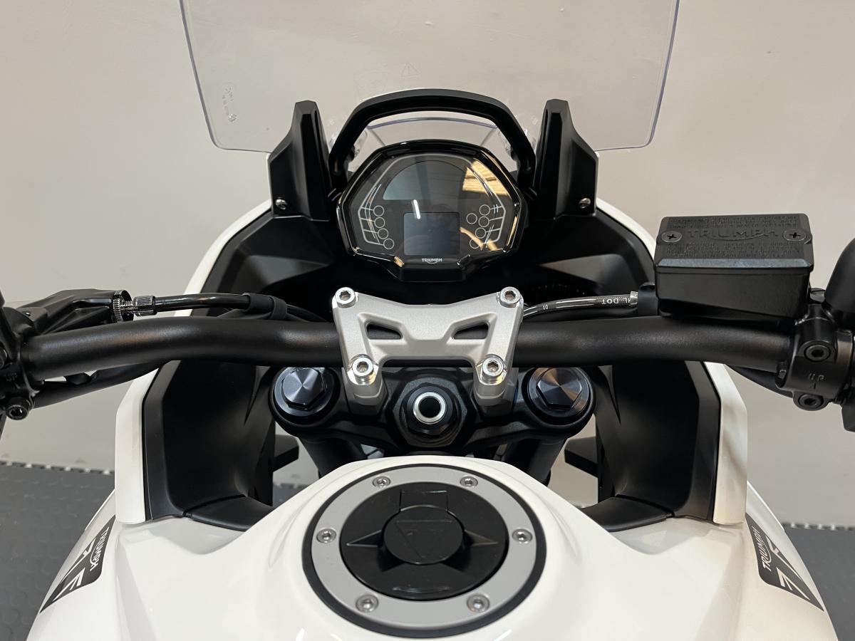 9962