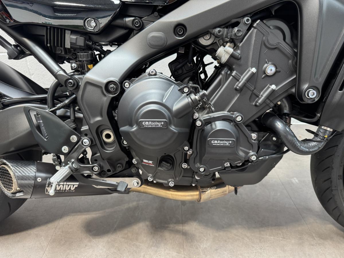 10037