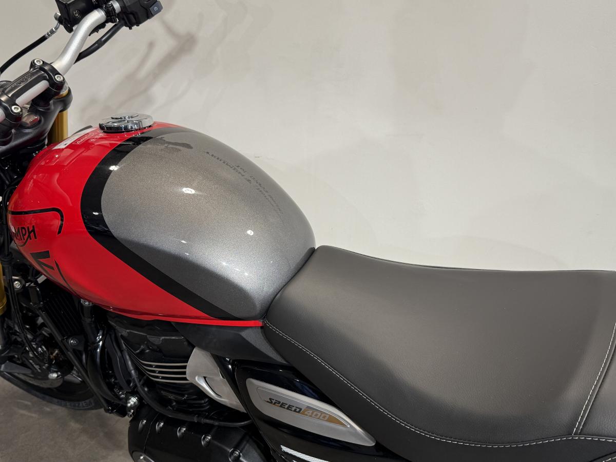 10121