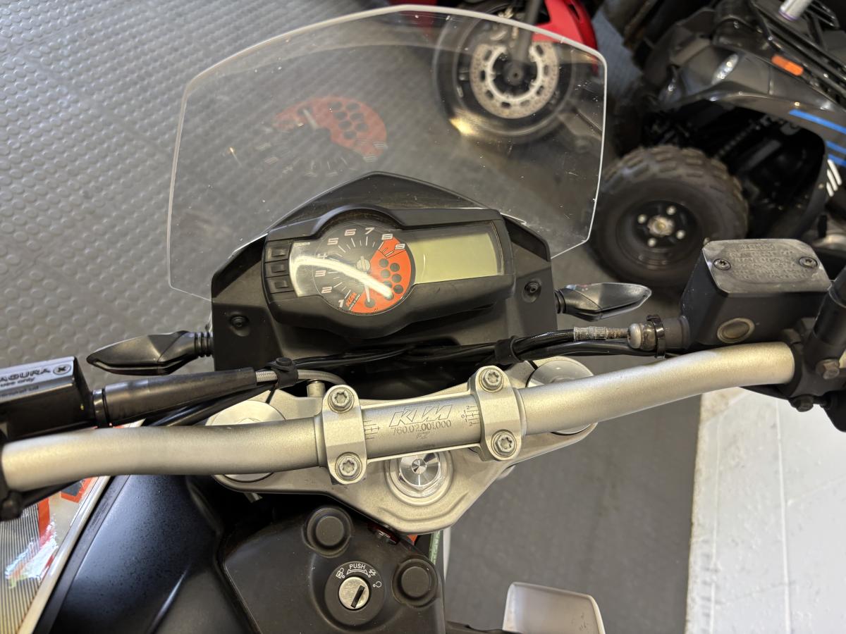 10493