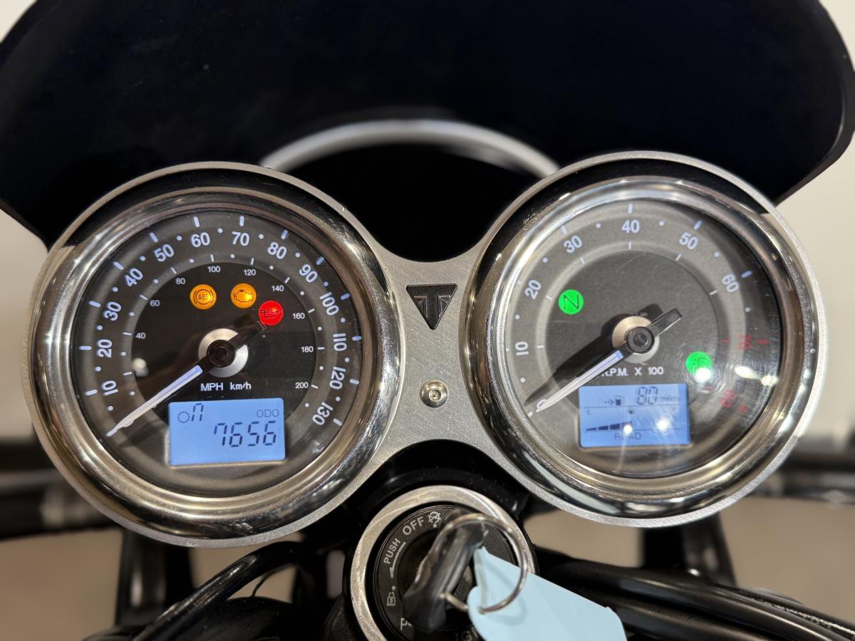 10605