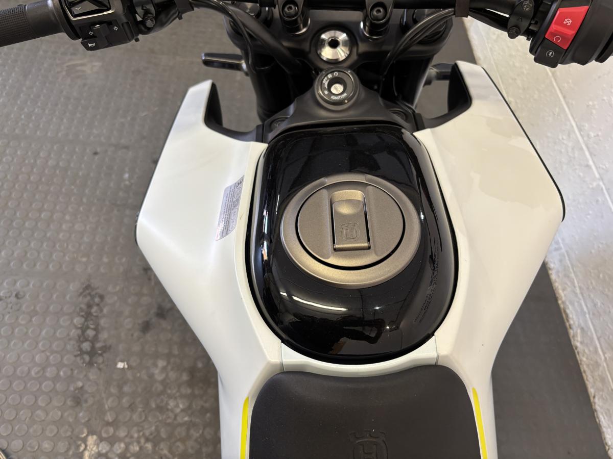10684