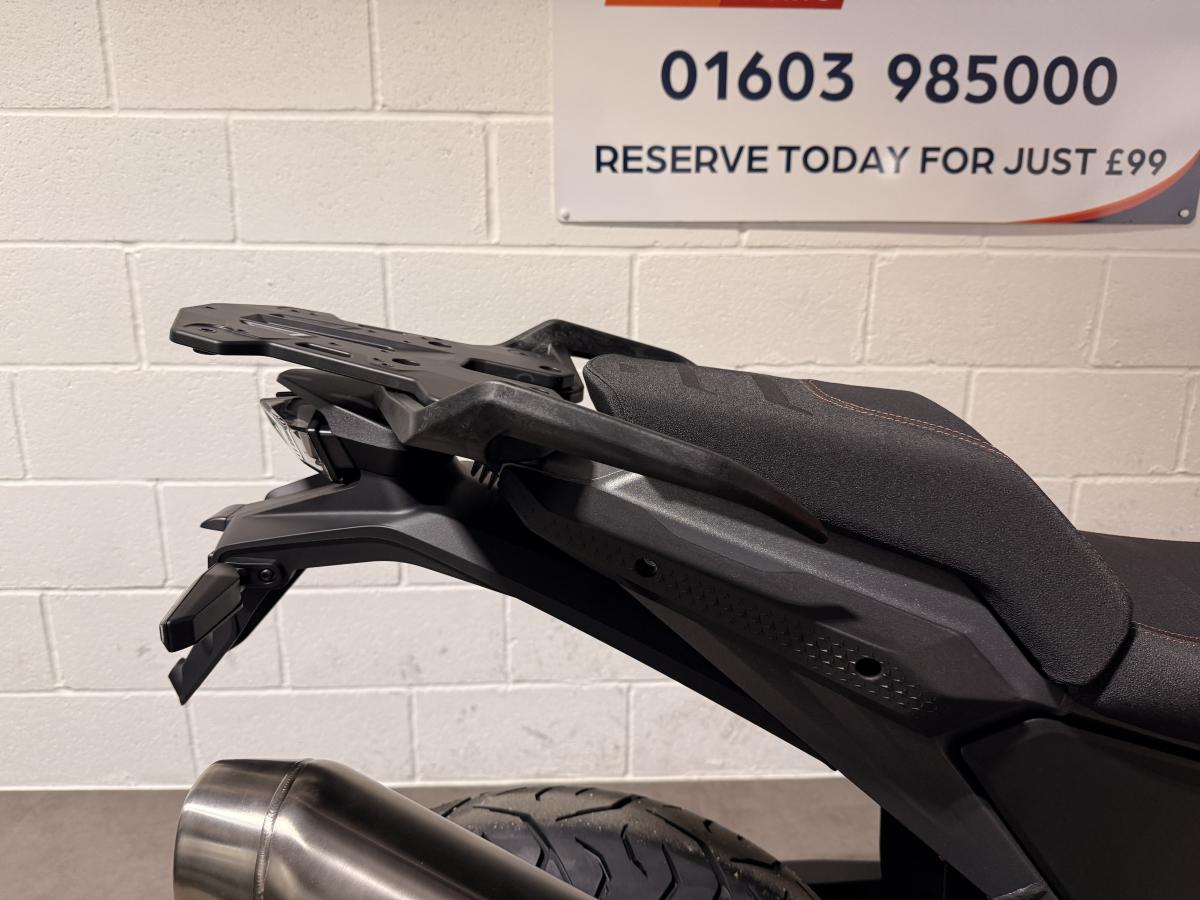 10870