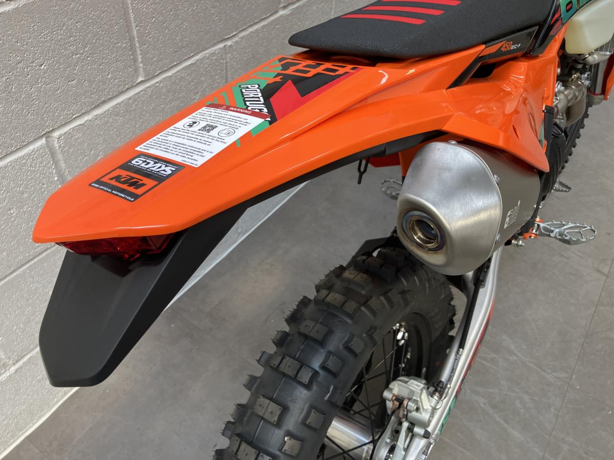 10945