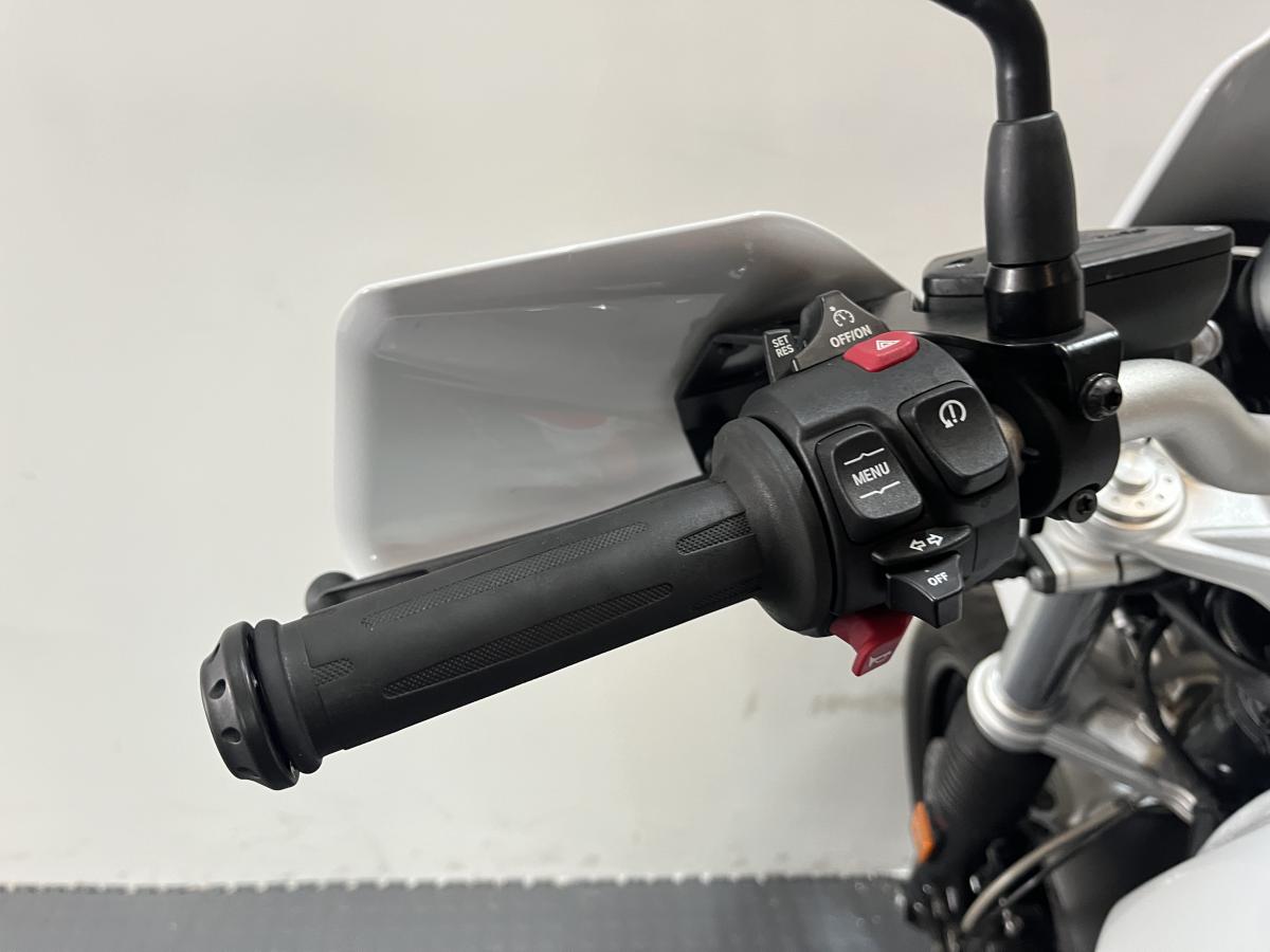 11087