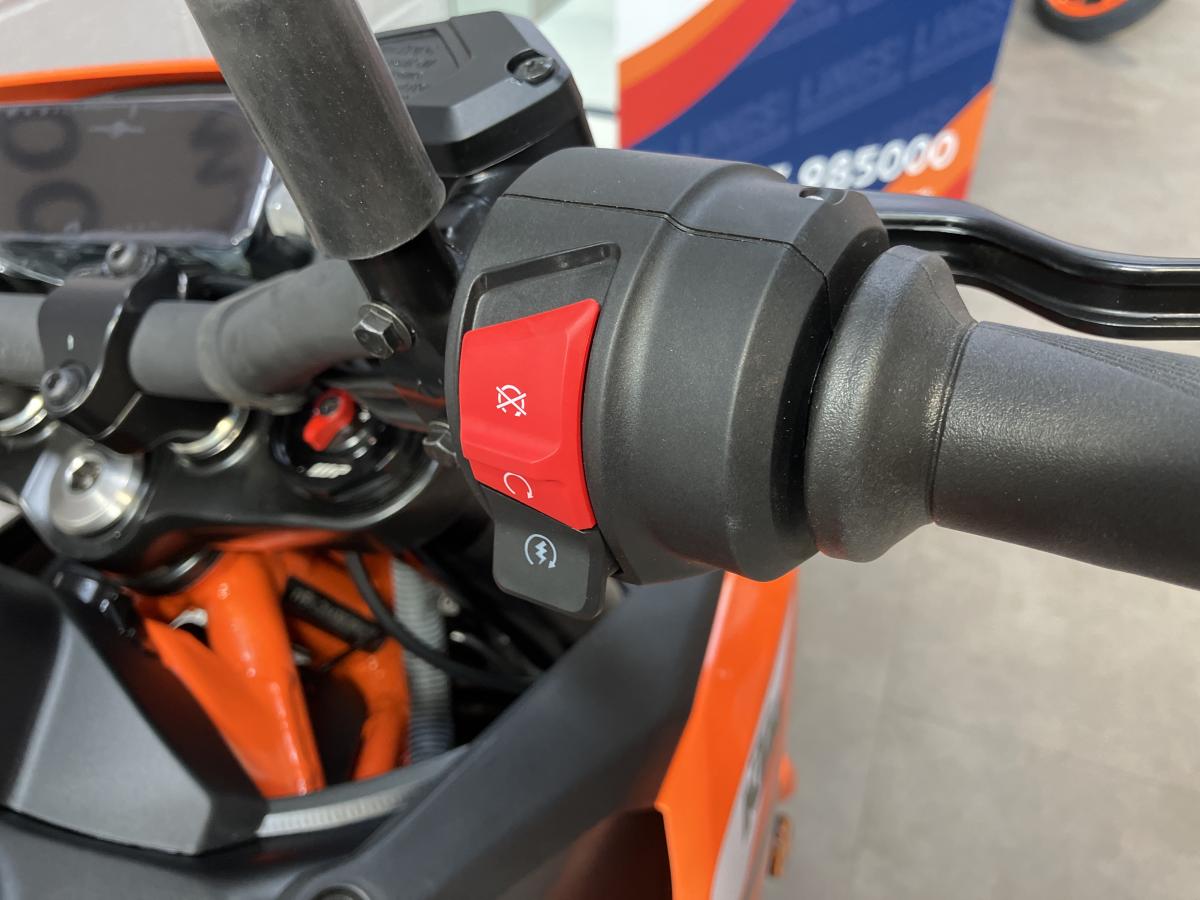 11157
