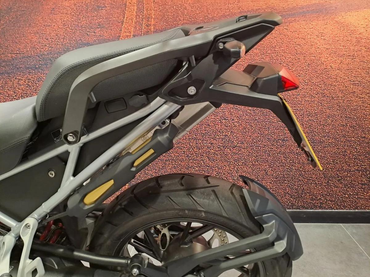UE2100