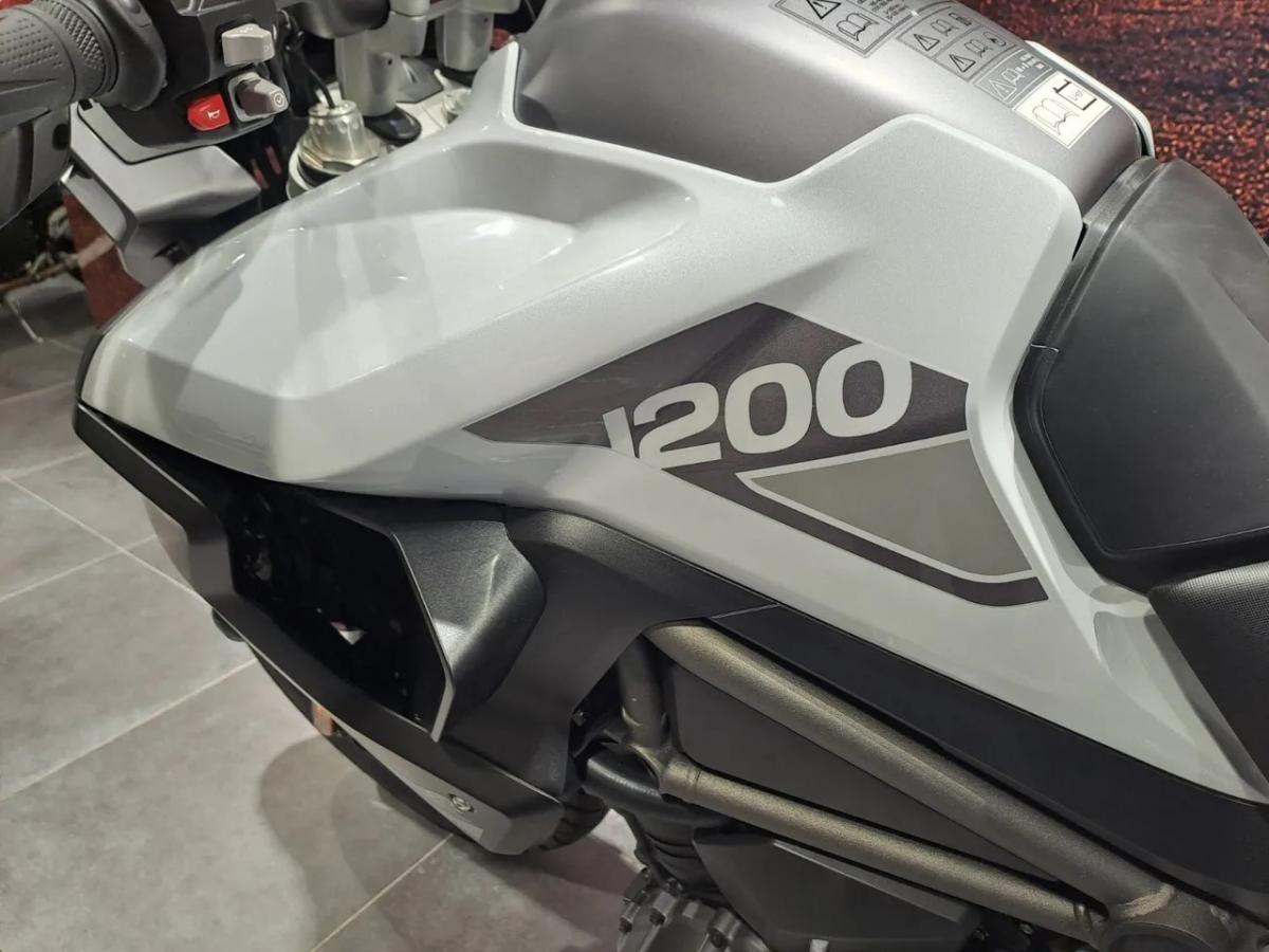 UE2100