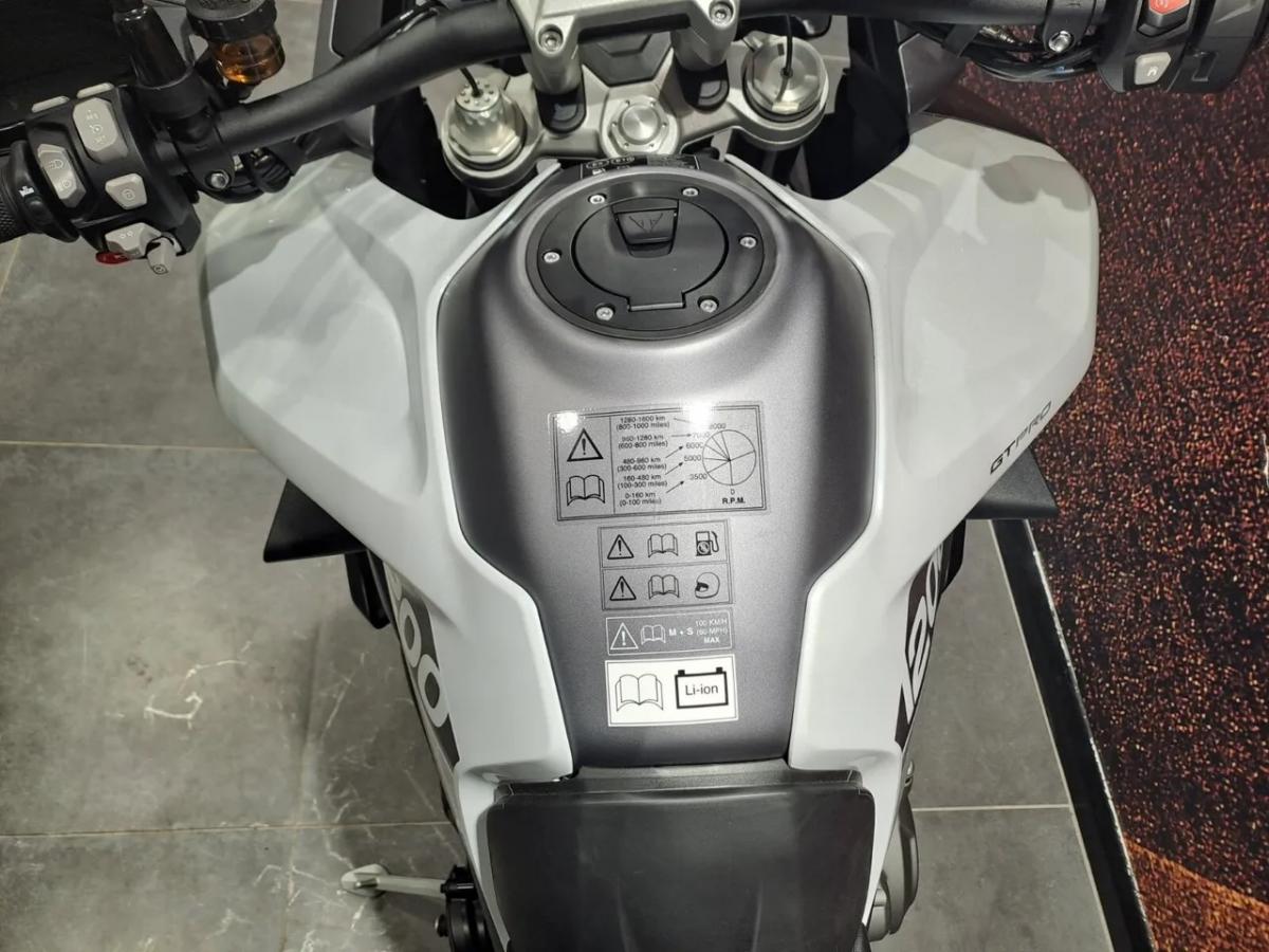 UE2100