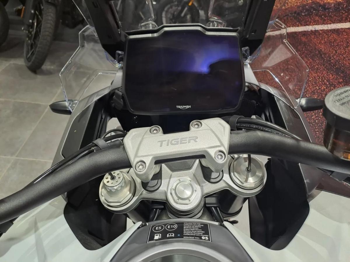 UE2100