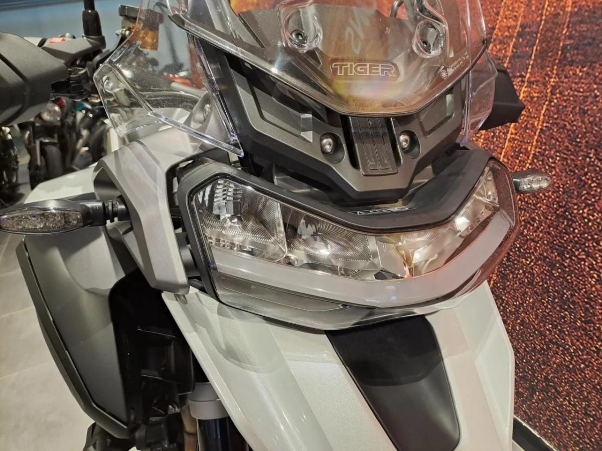 UE2100