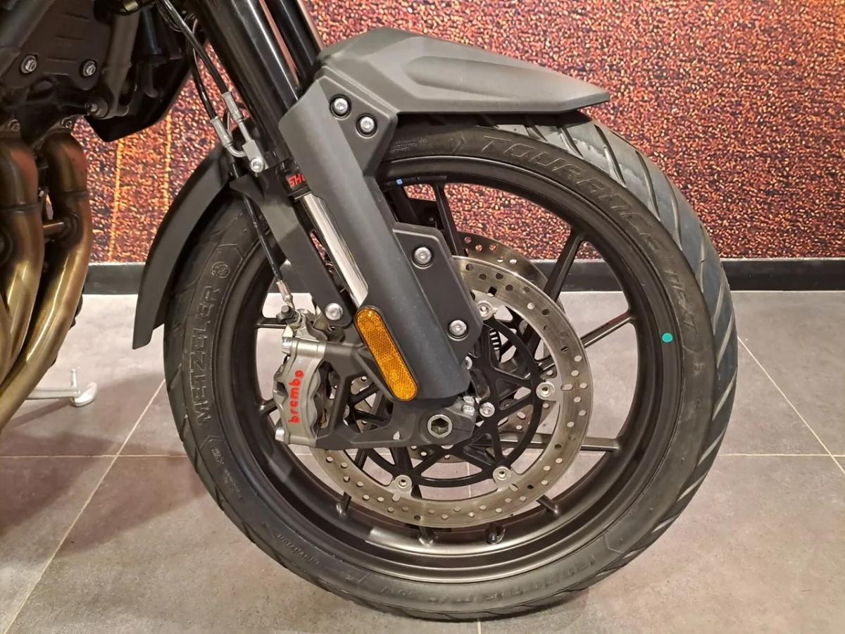 UE2100