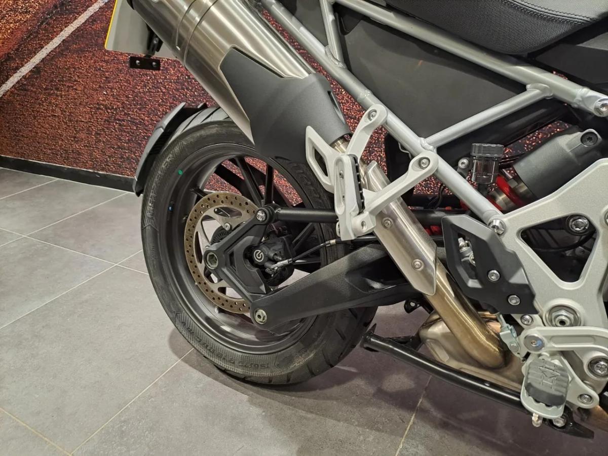 UE2100