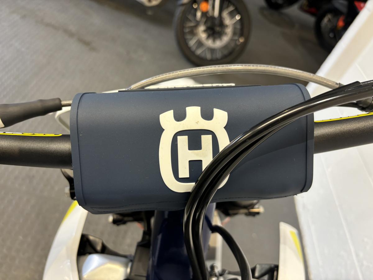 NH4943