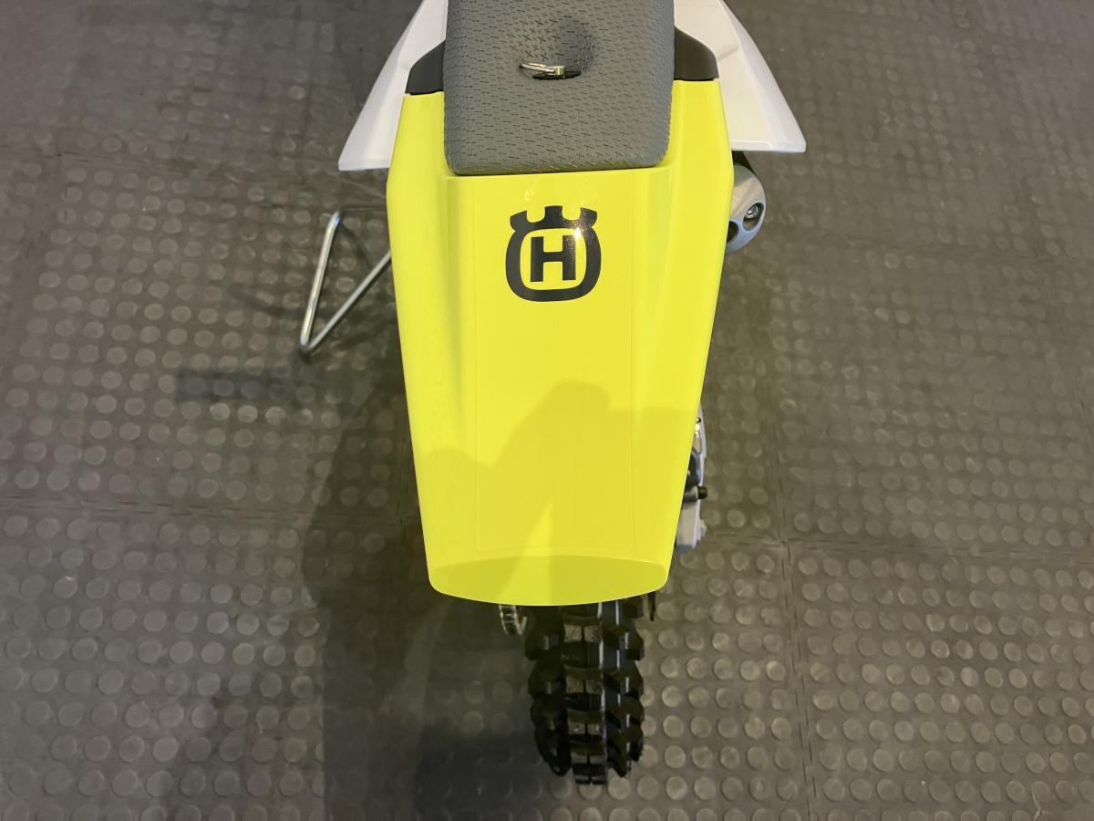 NH4945