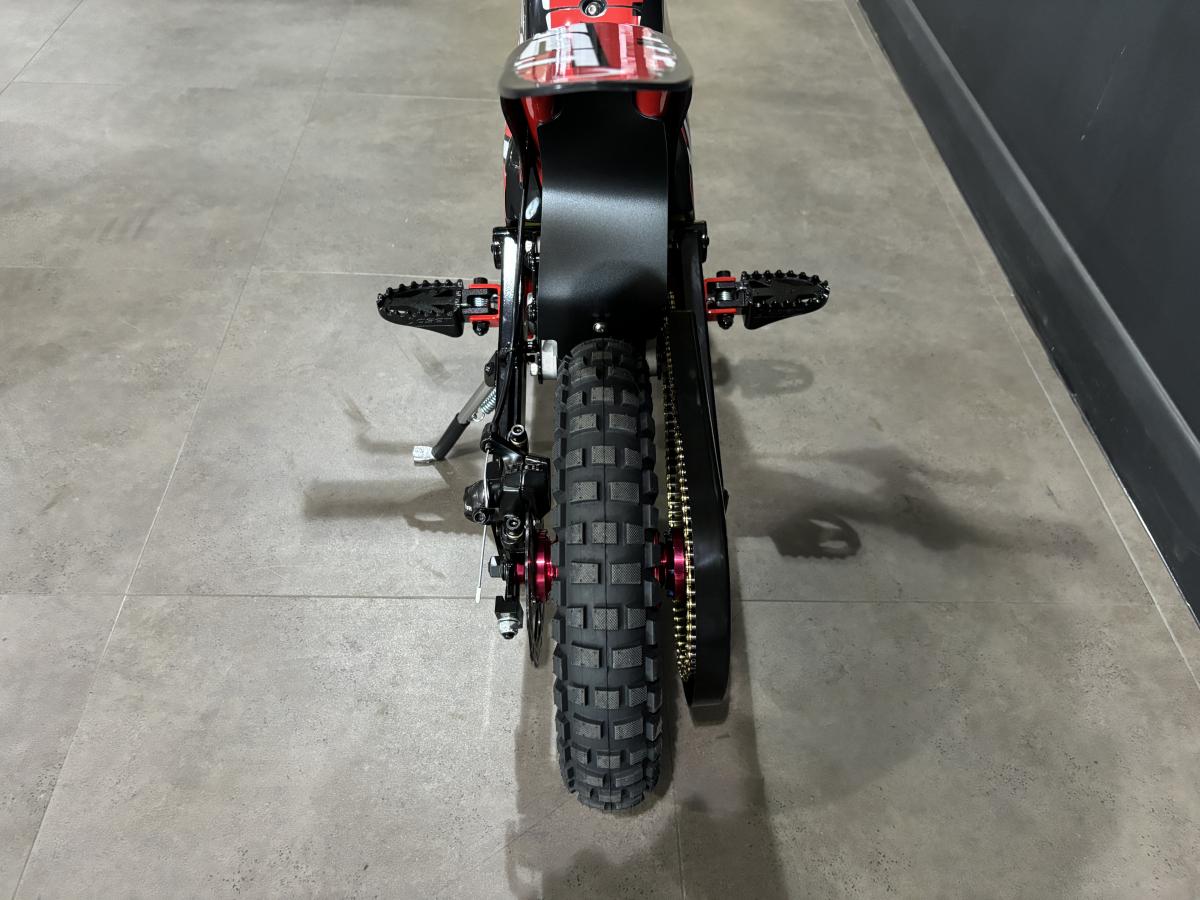 831