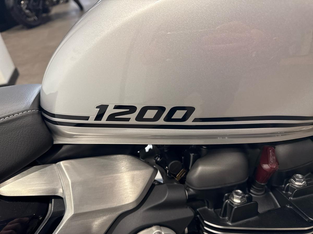862