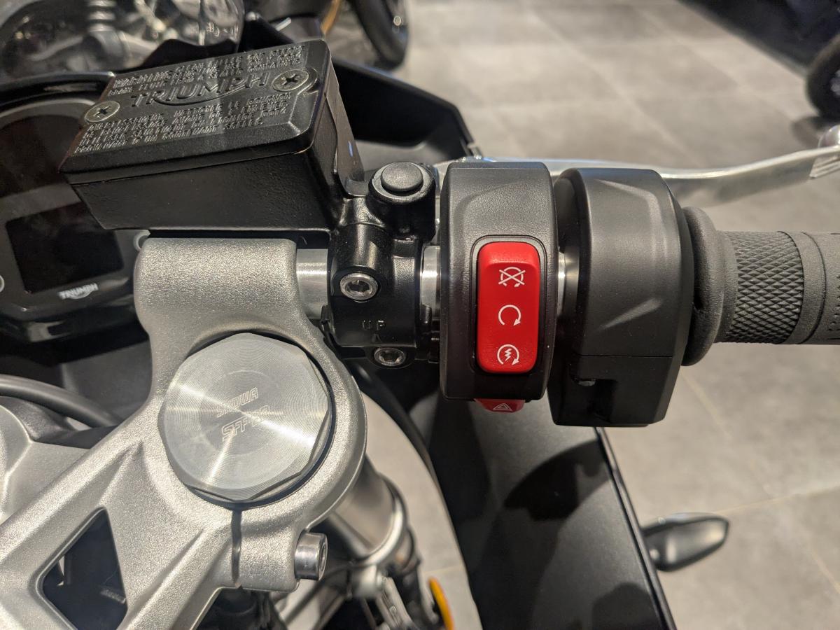 953