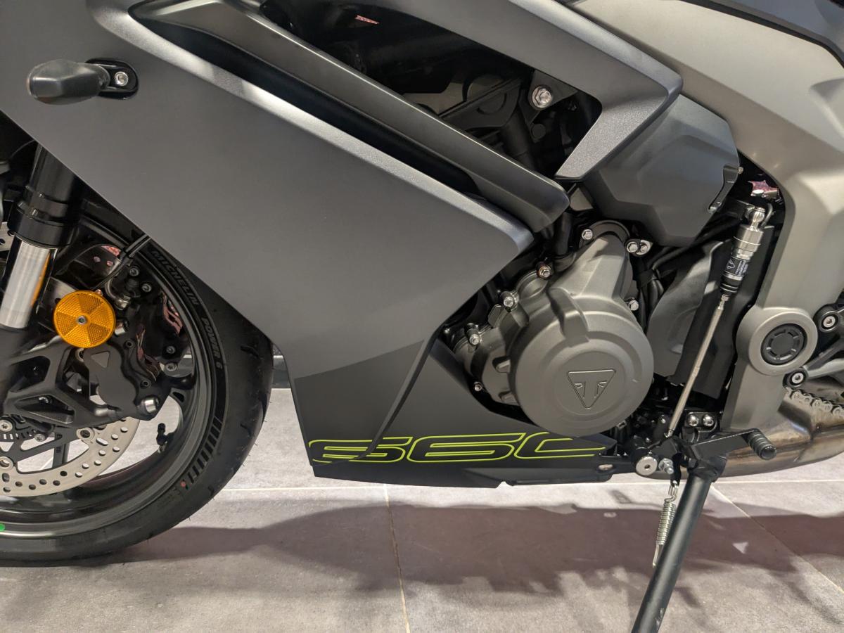 953