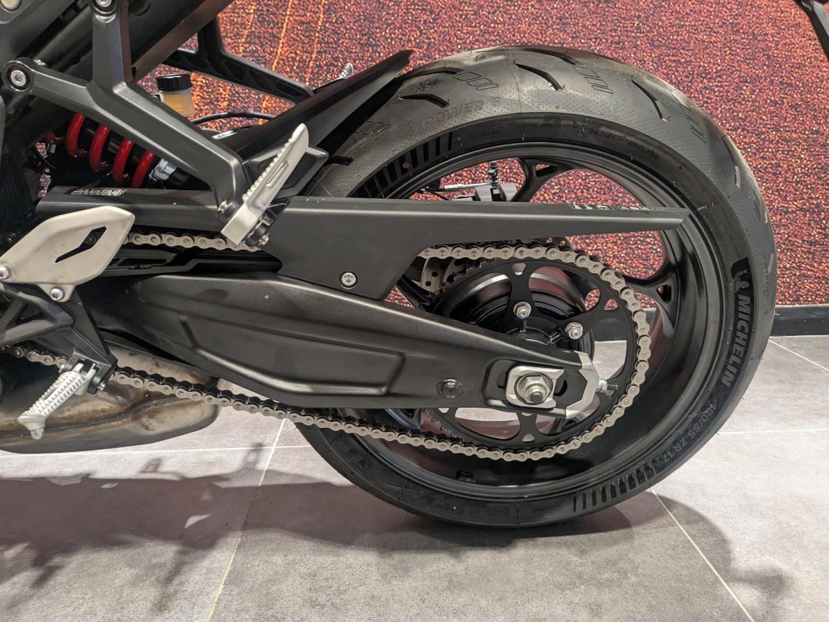 953