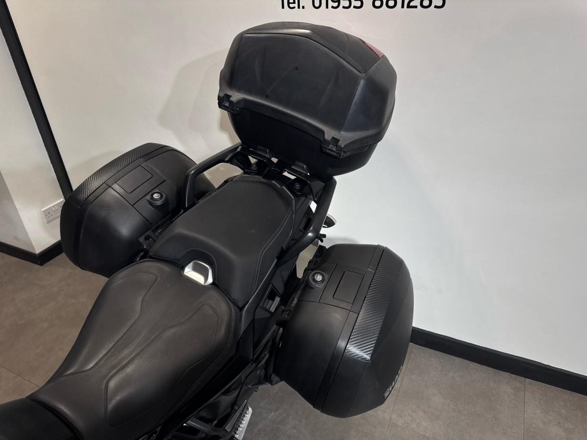973