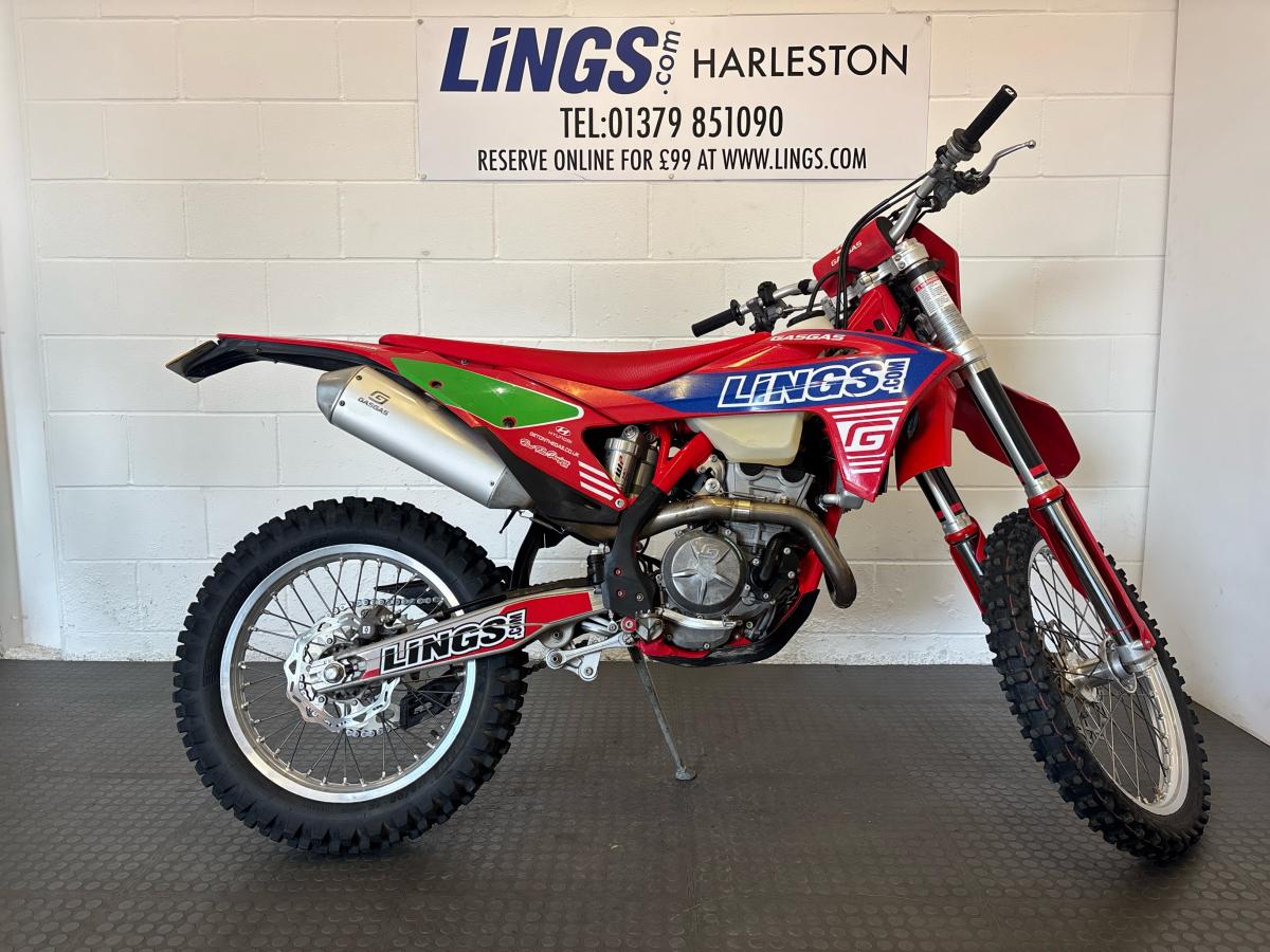 GASGAS EC250F 2023年式　純正シート　レッド GASGAS EC250F 2023年式純正シートレッド