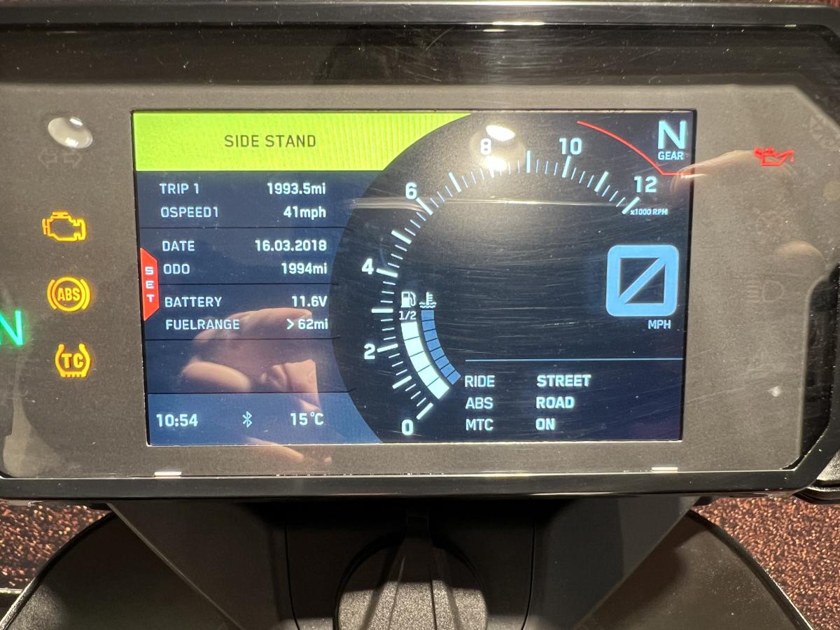 7736