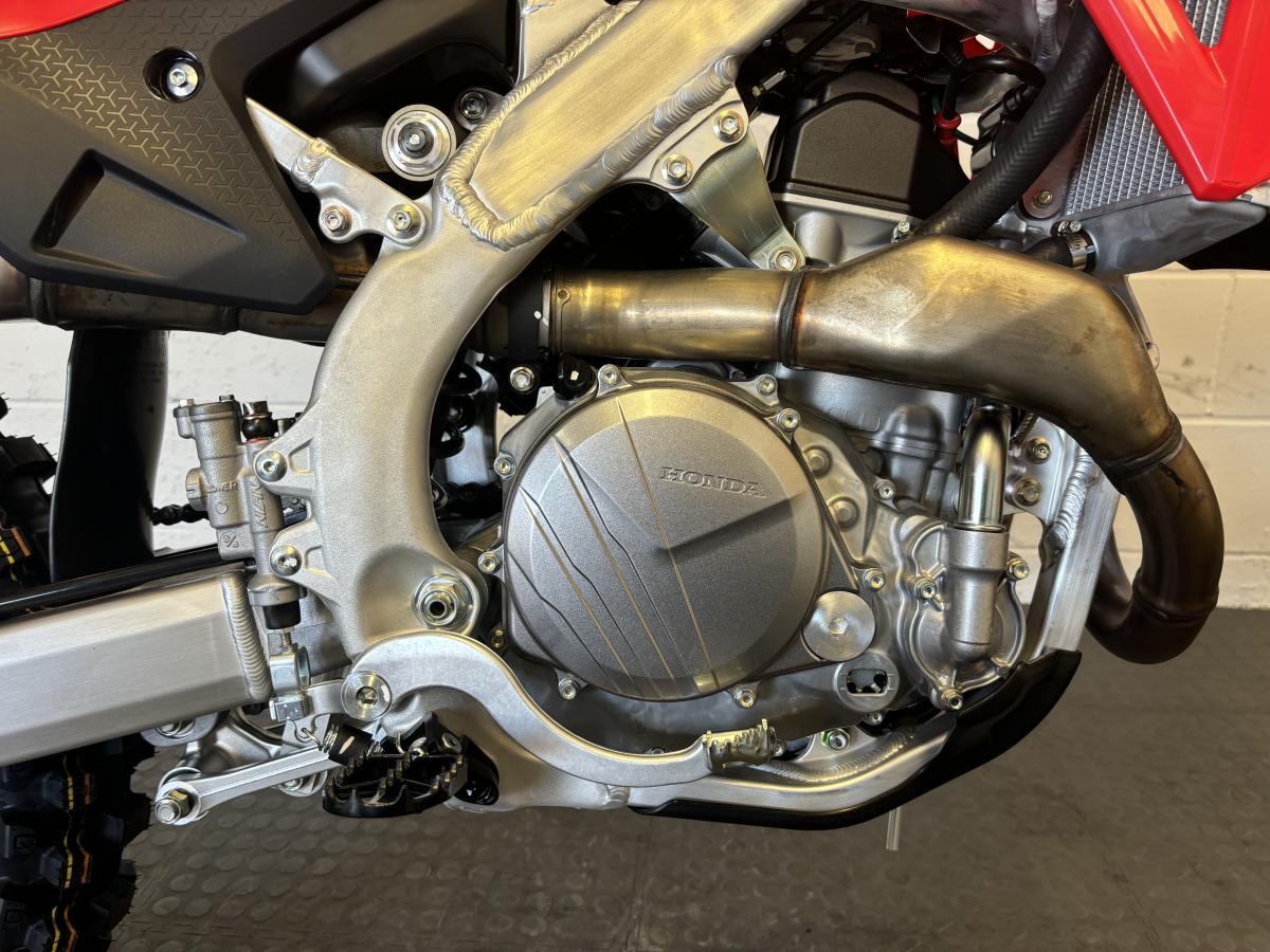 8383