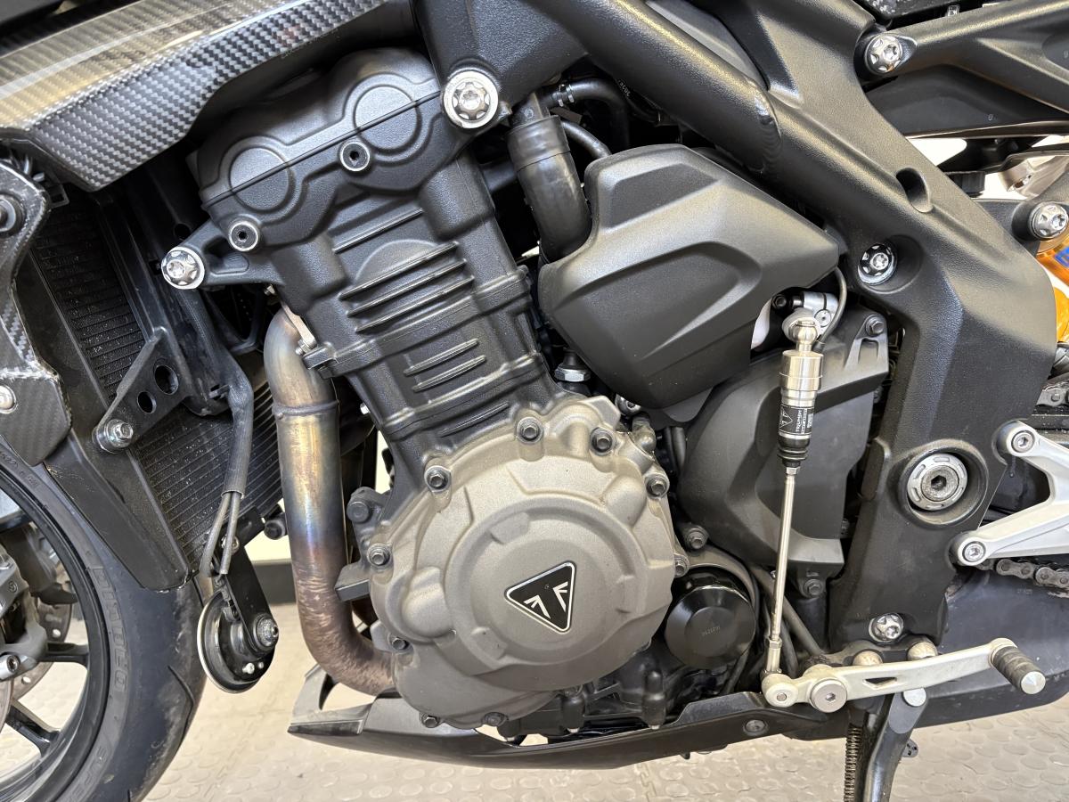 8678