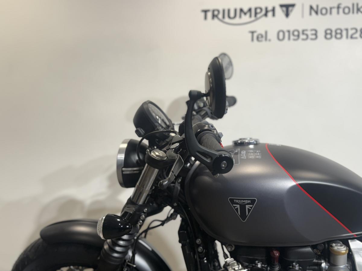8997