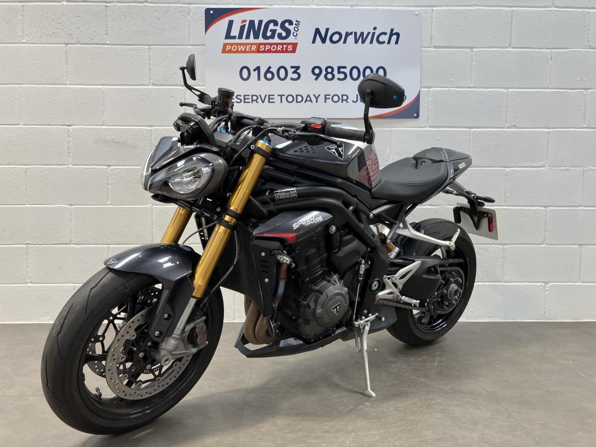 9425