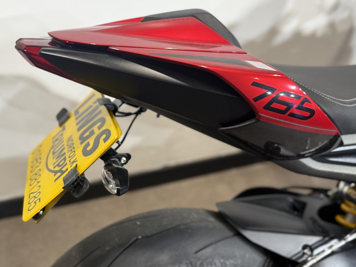 9976