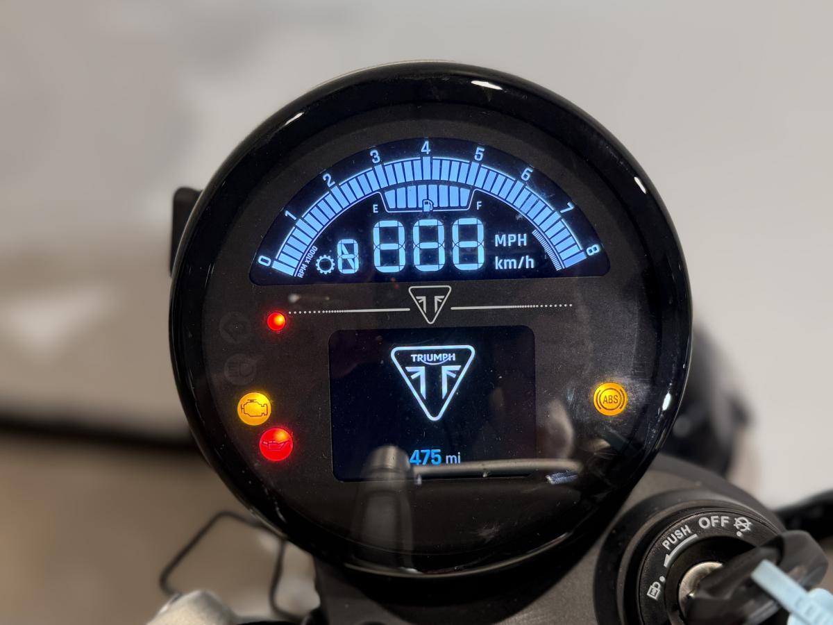 10425