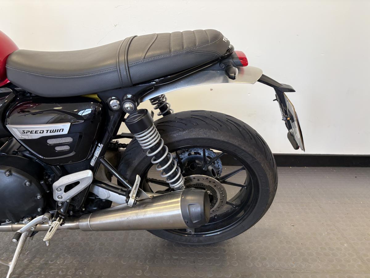 10489
