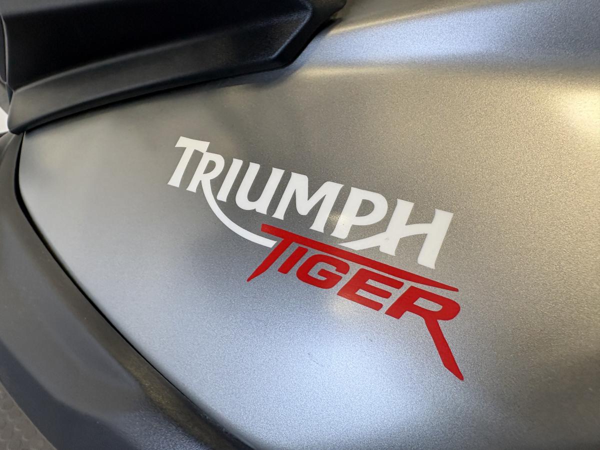 10677