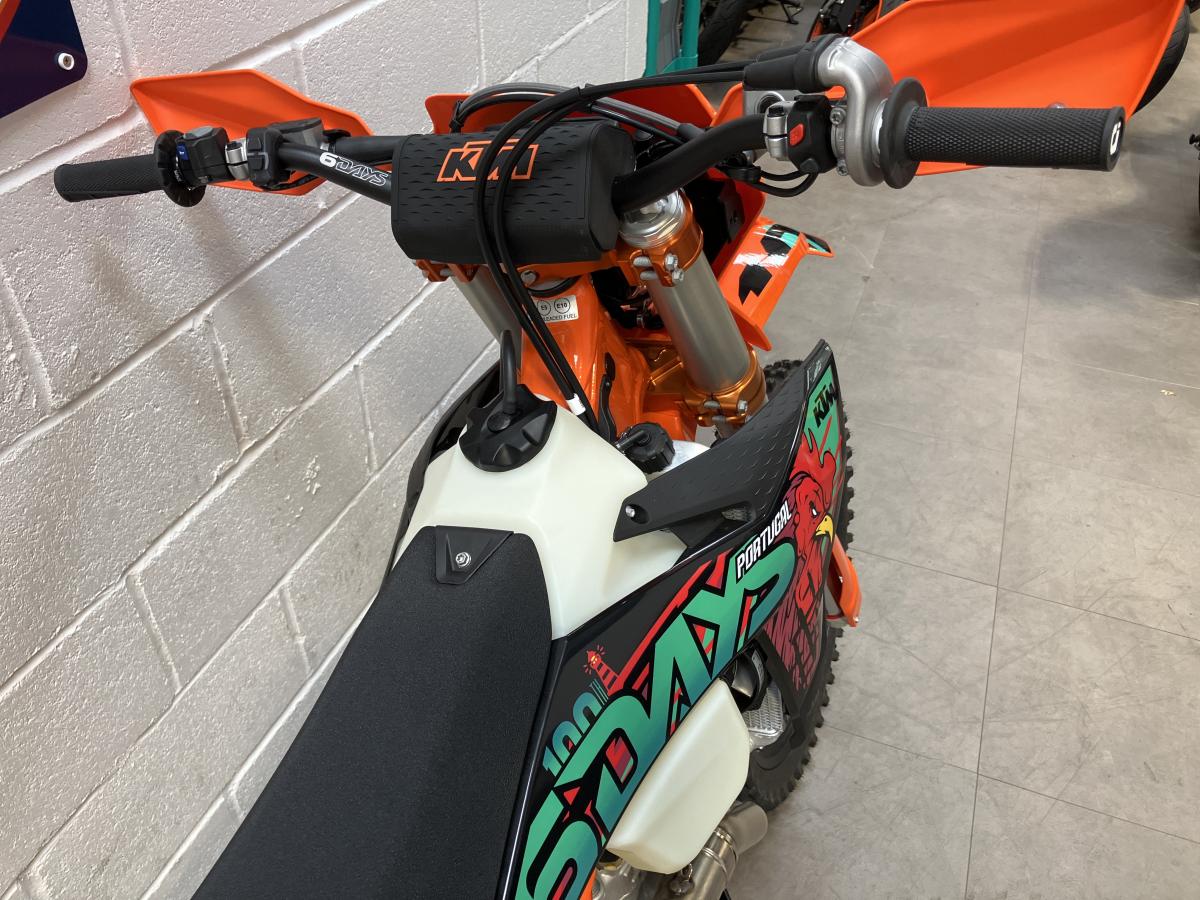 10945