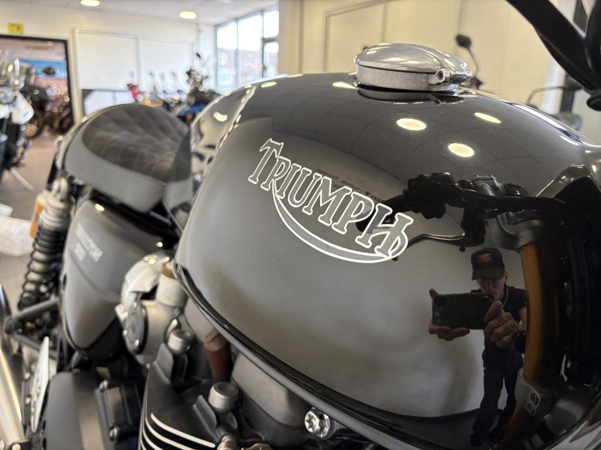 11578